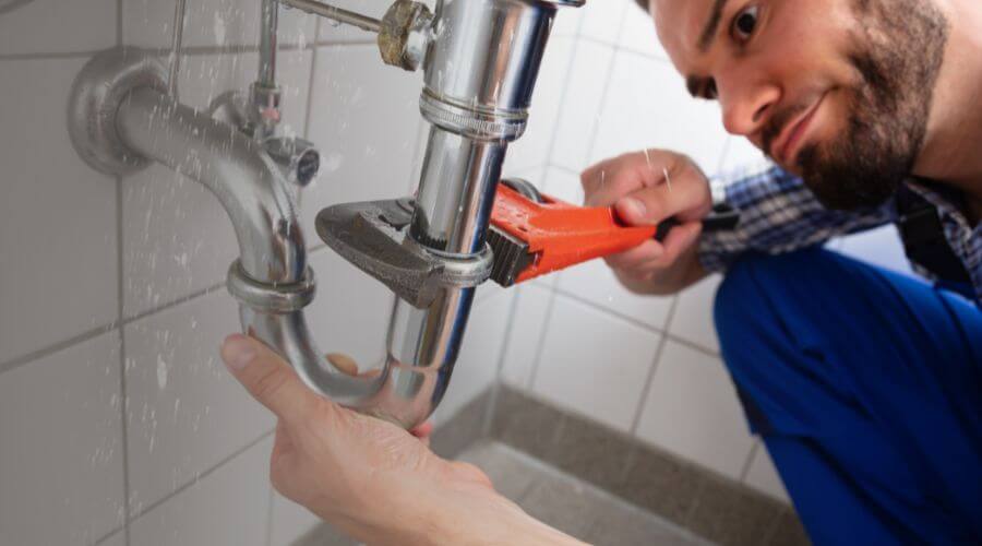 Professional clogged toilet repair services in Pomona, MO